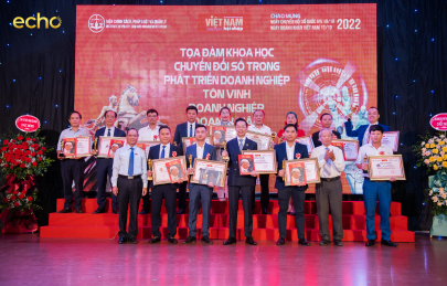 Kiến trúc sư Đặng Văn Việt -CEO Nội thất Việt Á Đông vinh dự được nhận giải thưởng 